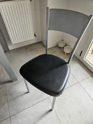 Mesa de cocina con 4 sillas