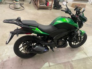 Moto Bajaj Dominar 400 Verde