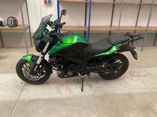 Moto Bajaj Dominar 400 Verde
