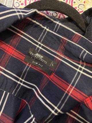 Camisa de cuadros azul y roja