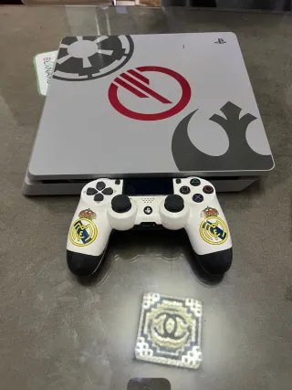 PS4 (PlayStation 4) Bianca + 2 Controller