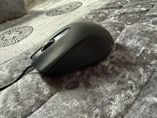 Ratón de ordenador negro.