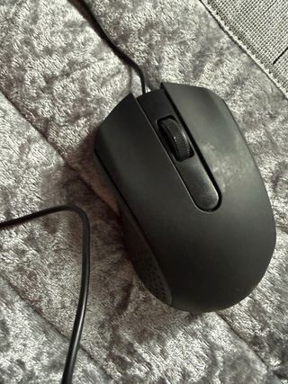 Ratón de ordenador negro.