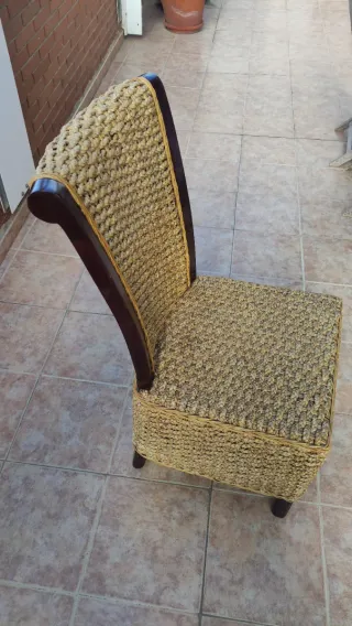 Sillas rústicas salón mimbre y madera