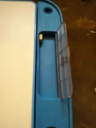 Escritorio y silla infantil azul