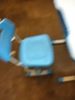 Escritorio y silla infantil azul