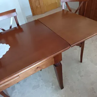 Mesa y 6 sillas de pino