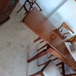 Mesa y 6 sillas de pino