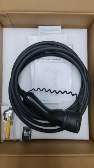 Cargador Coche Eléctrico Lexus Marca ABB Terra Wal