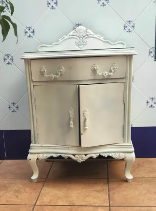 Testata e 2 comodini antichi