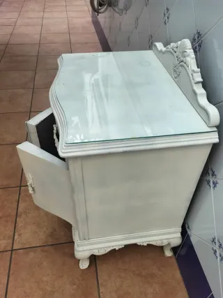 Testata e 2 comodini antichi