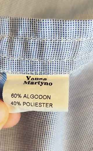 Camisa azul de puntos finos