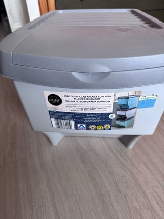 cubos de reciclaje nuevos