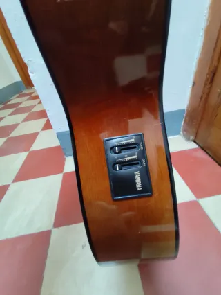 Guitarra Yamaha CX40 II + Funda + Mini-amp