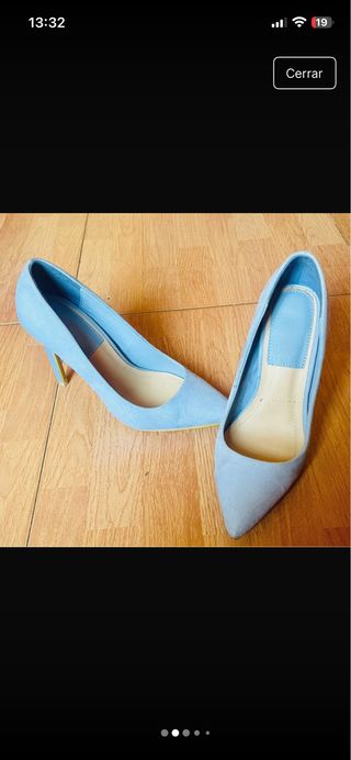 Zapatos de tacón azul cielo