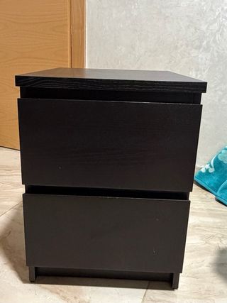 Mesita de noche de madera negra