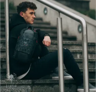 Mochila/Bandolera Diablo Chairs Negra Nueva.