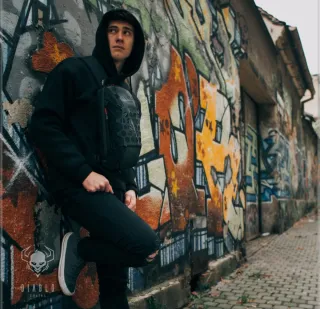 Mochila/Bandolera Diablo Chairs Negra Nueva.