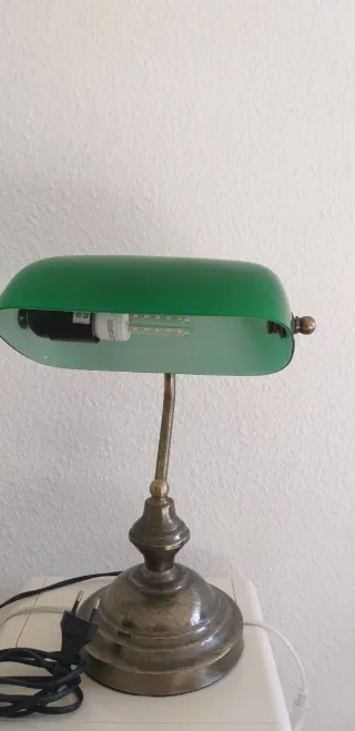 Lámpara de mesa moderna