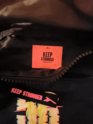 Riñonera ligera deportiva negra y rosa