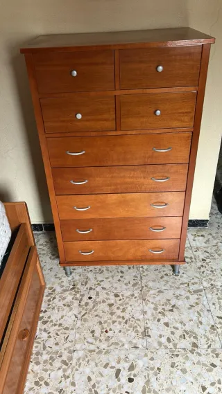 Cómoda de madera para dormitorio