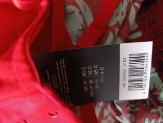 Corpiño de encaje rojo. 80C