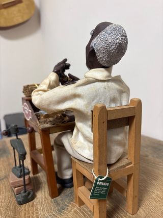 Figura Hombre Haciendo Puros Hecha a Mano