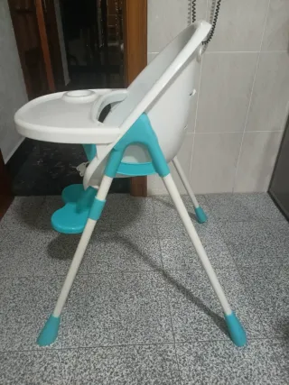 Trona de bebé blanca y azul