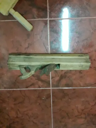 Antiguas fuelles de madera y metal