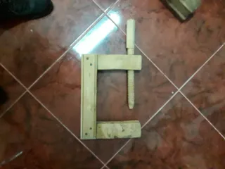 Antiguas fuelles de madera y metal