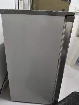 Congelador vertical bajo encimera MAKRO