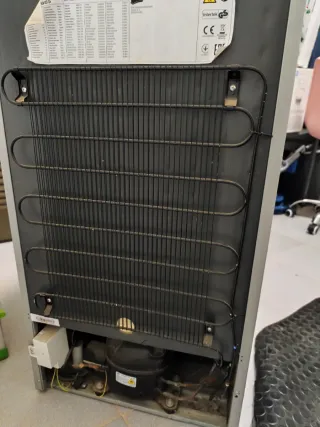 Congelador vertical bajo encimera MAKRO