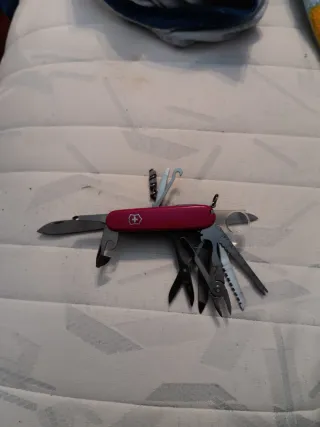 Navaja Multiusos Victorinox Roja