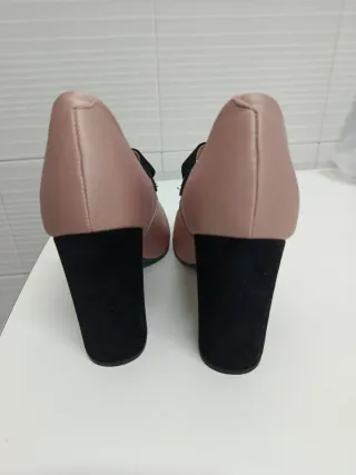 Zapatos de tacón rosa y negro Brasil