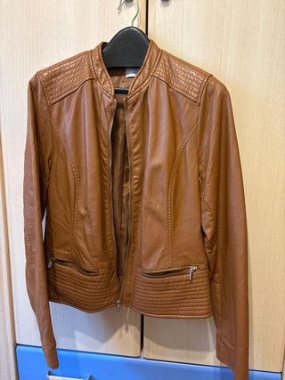 Chaqueta tipo chupa cuero marrón