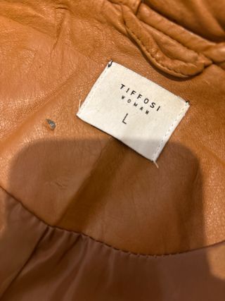 Chaqueta tipo chupa cuero marrón