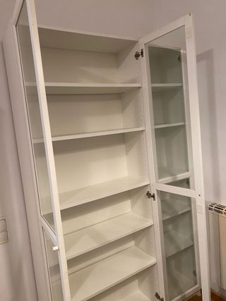 Librería Ikea puertas cristal blanca