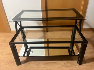 Mesa central de cristal y elevable de metal negro