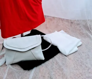 Bolso de piel auténtica. Blanco. Clutch