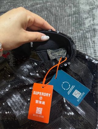 Vestido Superdry negro y plateado