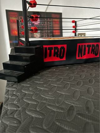 Ring WCW Monday Nitro escala 1:12 con Titantron