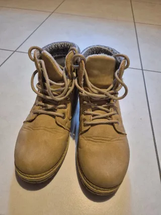 Scarponcini con pelo interno beige