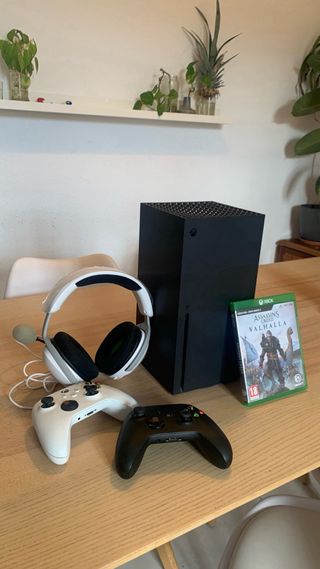 Xbox Series X + 2 Joysticks + Juego