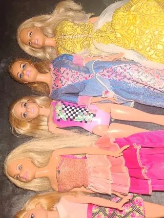 Lote 10 Barbies.