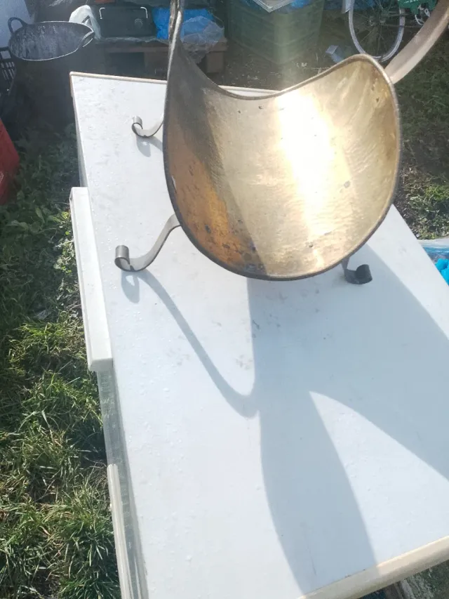 Jarrón grande de latón con asas