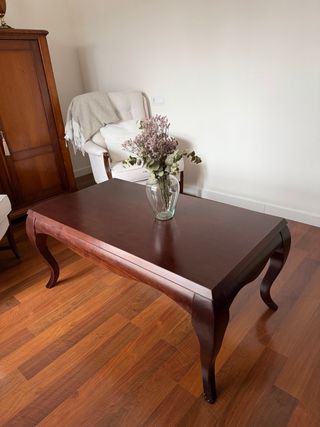 Mesa de centro de madera oscura