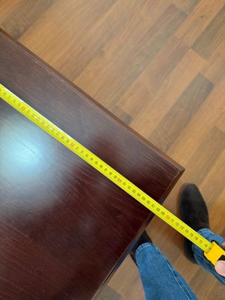 Mesa de centro de madera oscura