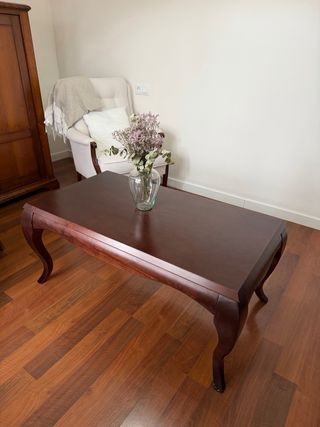 Mesa de centro de madera oscura