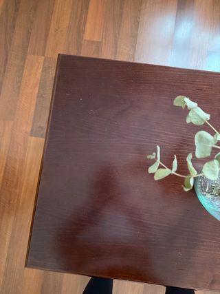 Mesa de centro de madera oscura