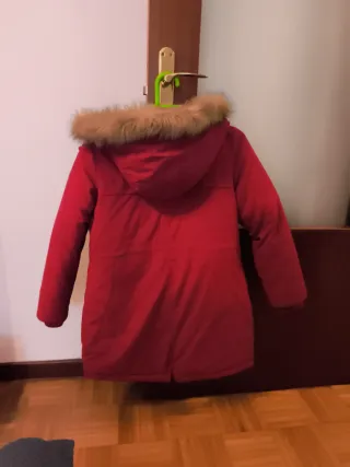 Abrigo granate con capucha para 12 años